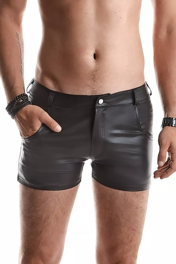 Kurze Shorts im Wetlook